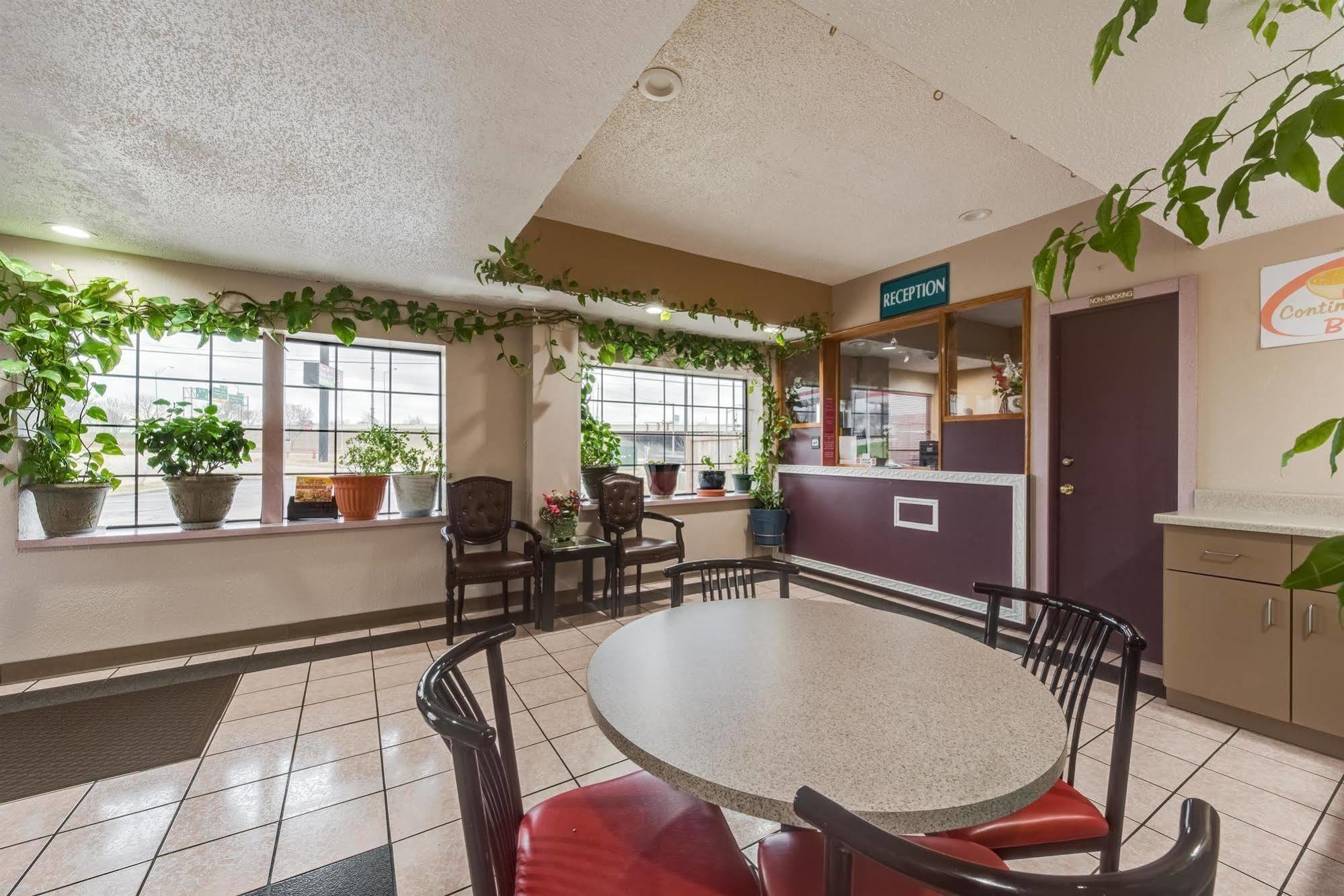 Travelers Inn Midwest City Exterior photo
